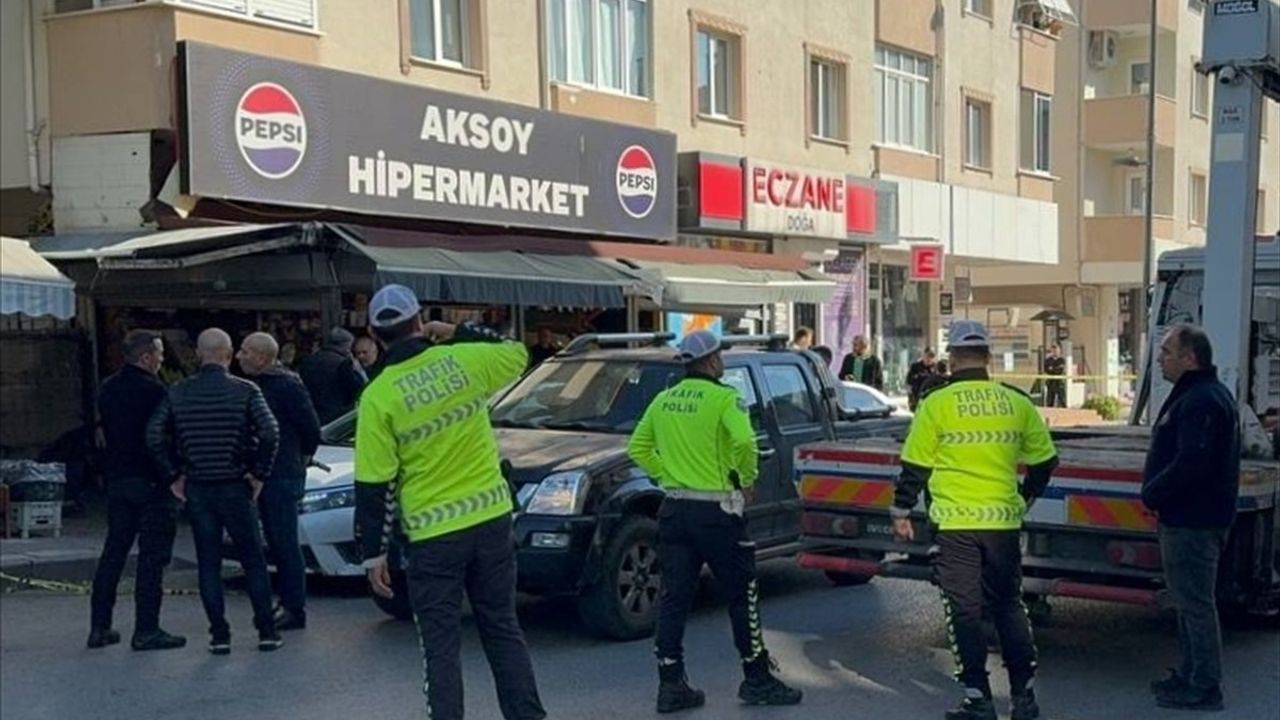 Üsküdar'da Polis Memuruna Saldırı: Baba ve Oğlu Yaralandı