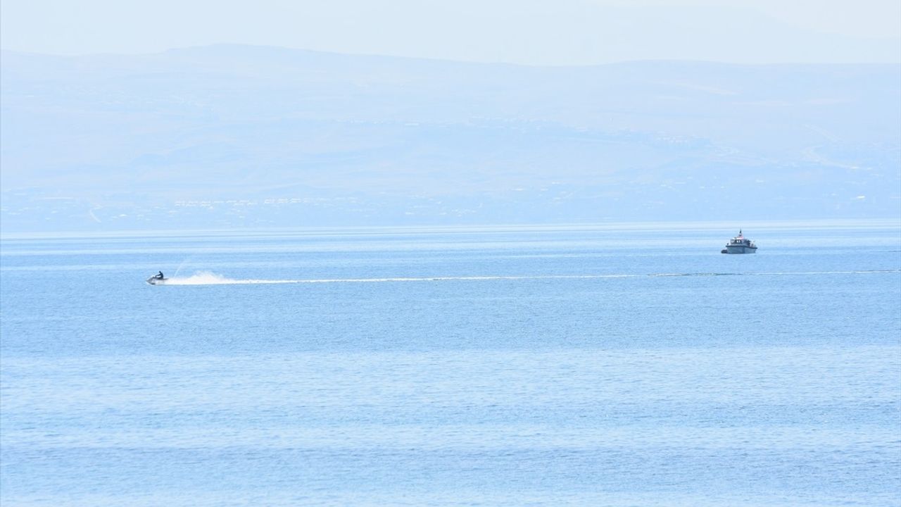 Van'da Kayıp Üniversite Öğrencisi Rojin Kabaiş İçin Arama Çalışmaları Devam Ediyor