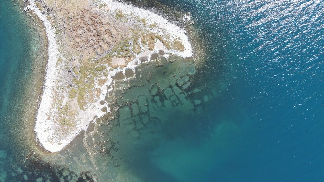 Van Gölü'ndeki Yapı Kalıntılarına Belgeleme Çalışması