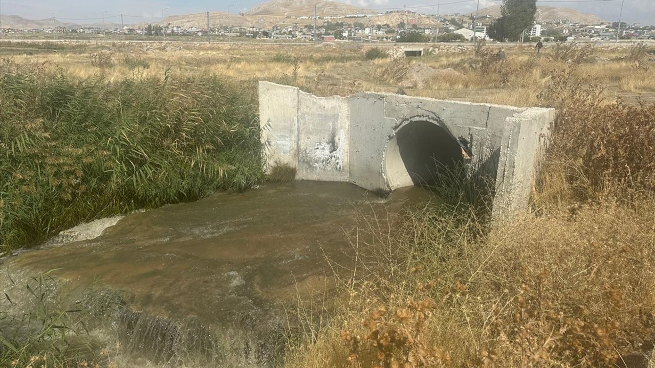 Van Gölü'ne Kaçak Deşarj Nedeniyle Belediyeye Ceza Verildi