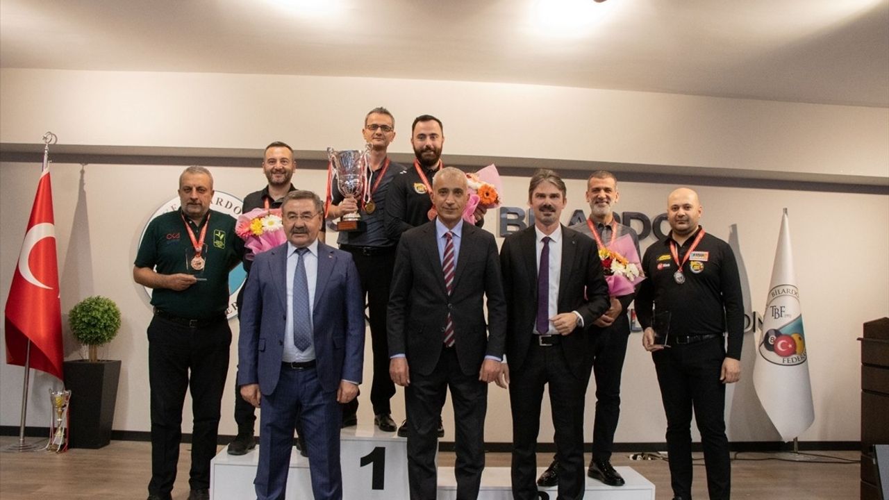 3 Bant Bilardo Türkiye Şampiyonası'nda Berkay Karakurt ve Yılmaz Özcan Fırtınası