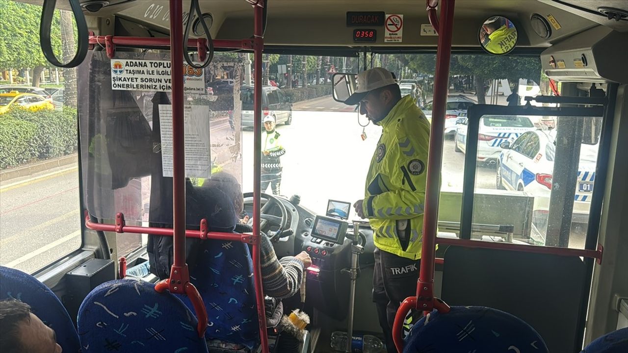 Adana'da Sivil Trafik Polisleri Toplu Taşıma Denetimi Gerçekleştirdi