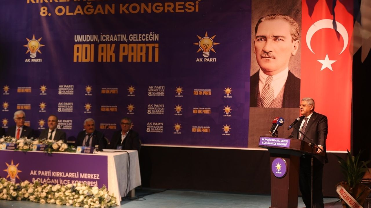 AK Parti'li Demiröz'den Muhalefete Çağrı: 'Ülkenizi Sevin'