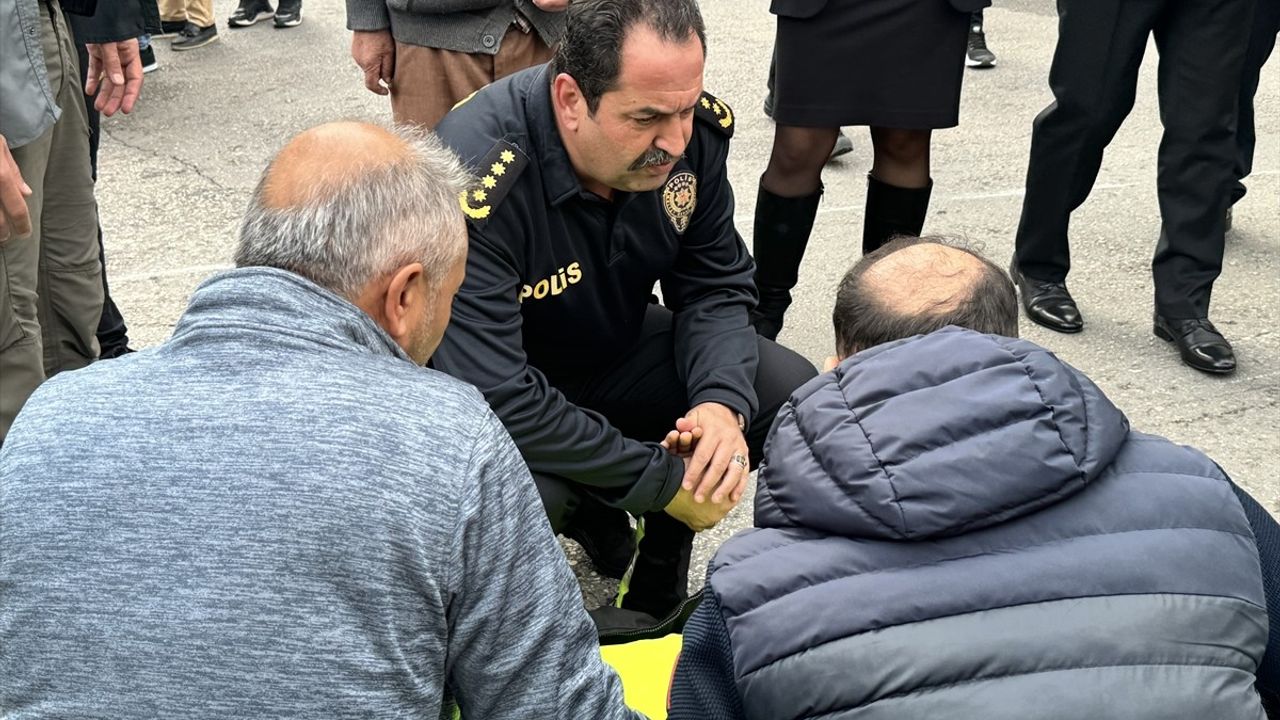 Antalya Emniyet Müdürü, Yaralı Polisin Yanında Durdu