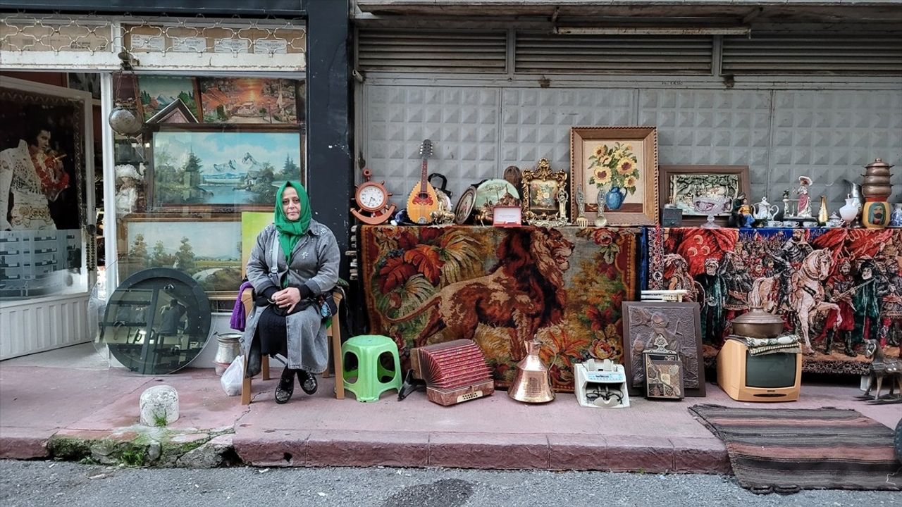 Antika Merakı Bir Şilinle Başladı: Sebahat Çakmak'ın Hikayesi