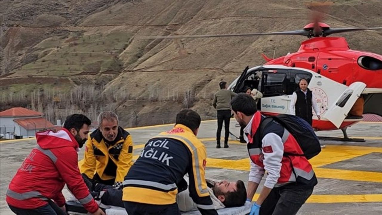 Bahçesaray'da Ambulans Helikopterle Hastaya Acil Müdahale