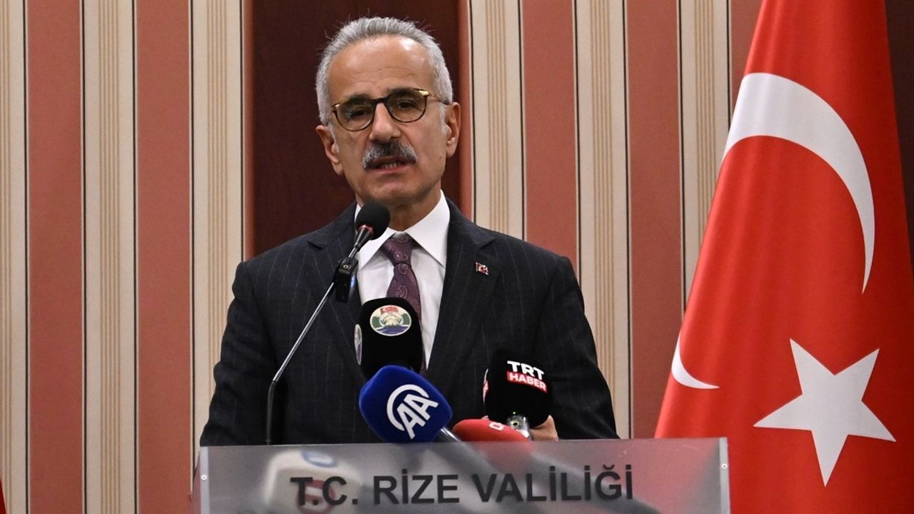 Bakan Uraloğlu Rize'de Sivil Toplum ve İş Dünyası ile Buluştu