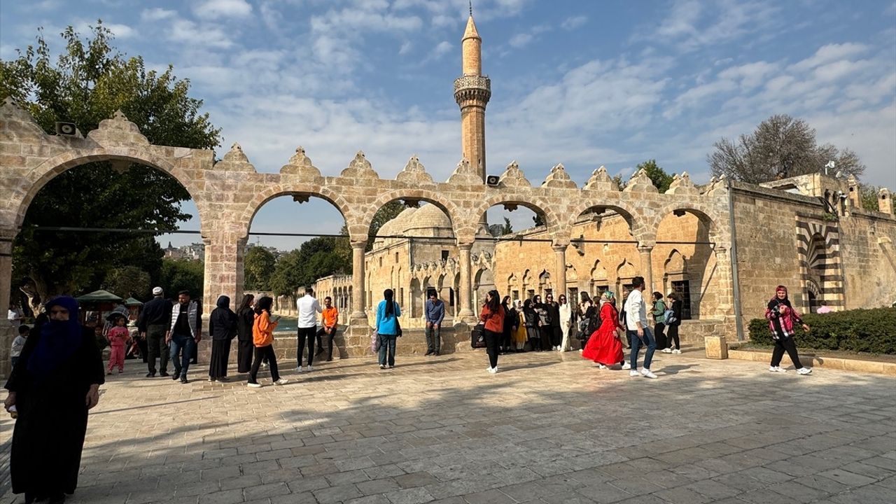 Balıklıgöl'de Hafta Sonu Yoğunluğu