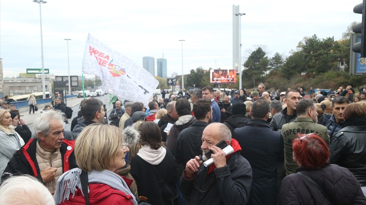 Belgrad'da Eski Sava Köprüsü İçin Protesto Gösterisi