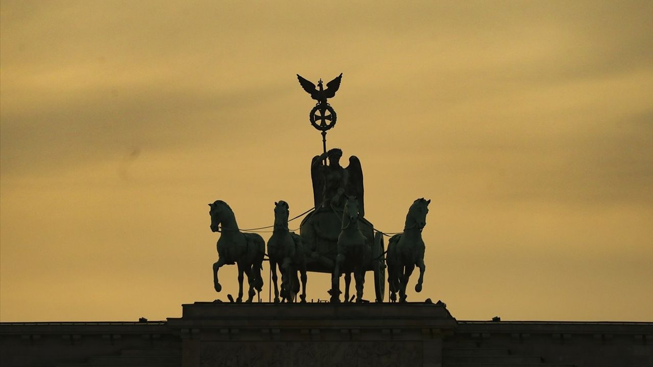 Berlin Duvarı'nın Yıkılışının 35. Yıl Dönümü Kutlanıyor