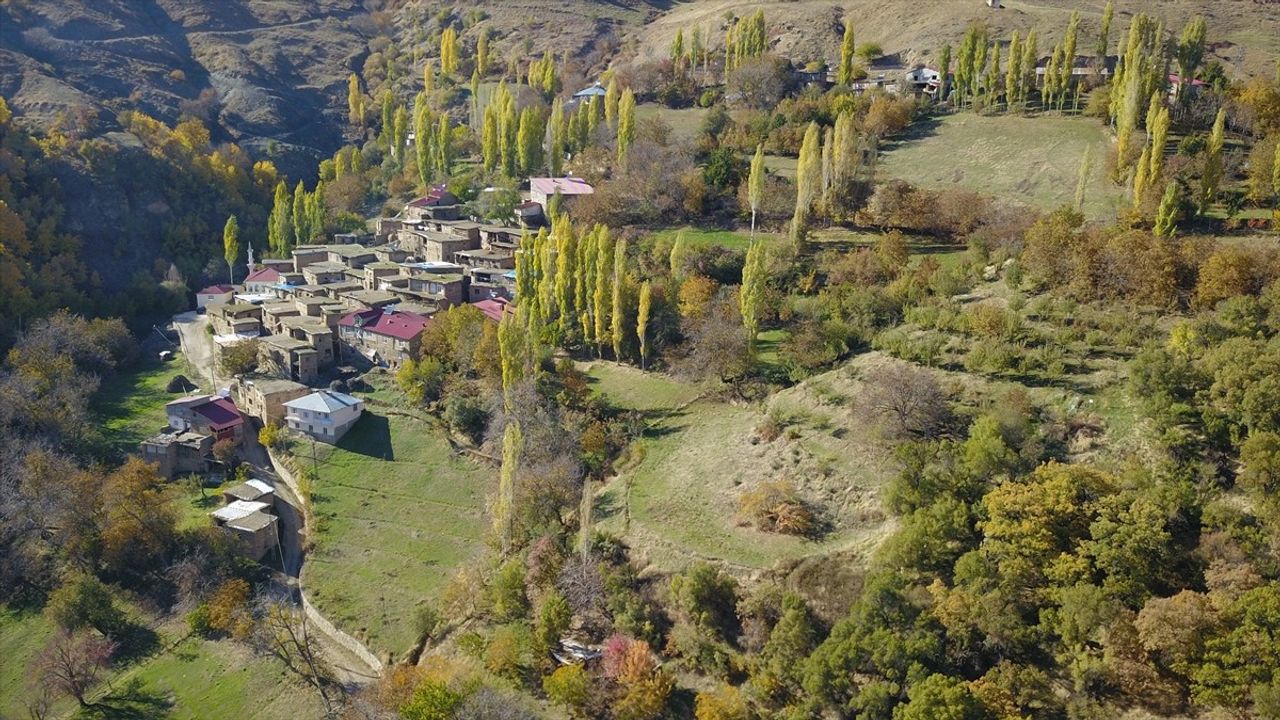 Bitlis'in Hizan İlçesinde Taş Evlerin Sonbahar Güzellikleri