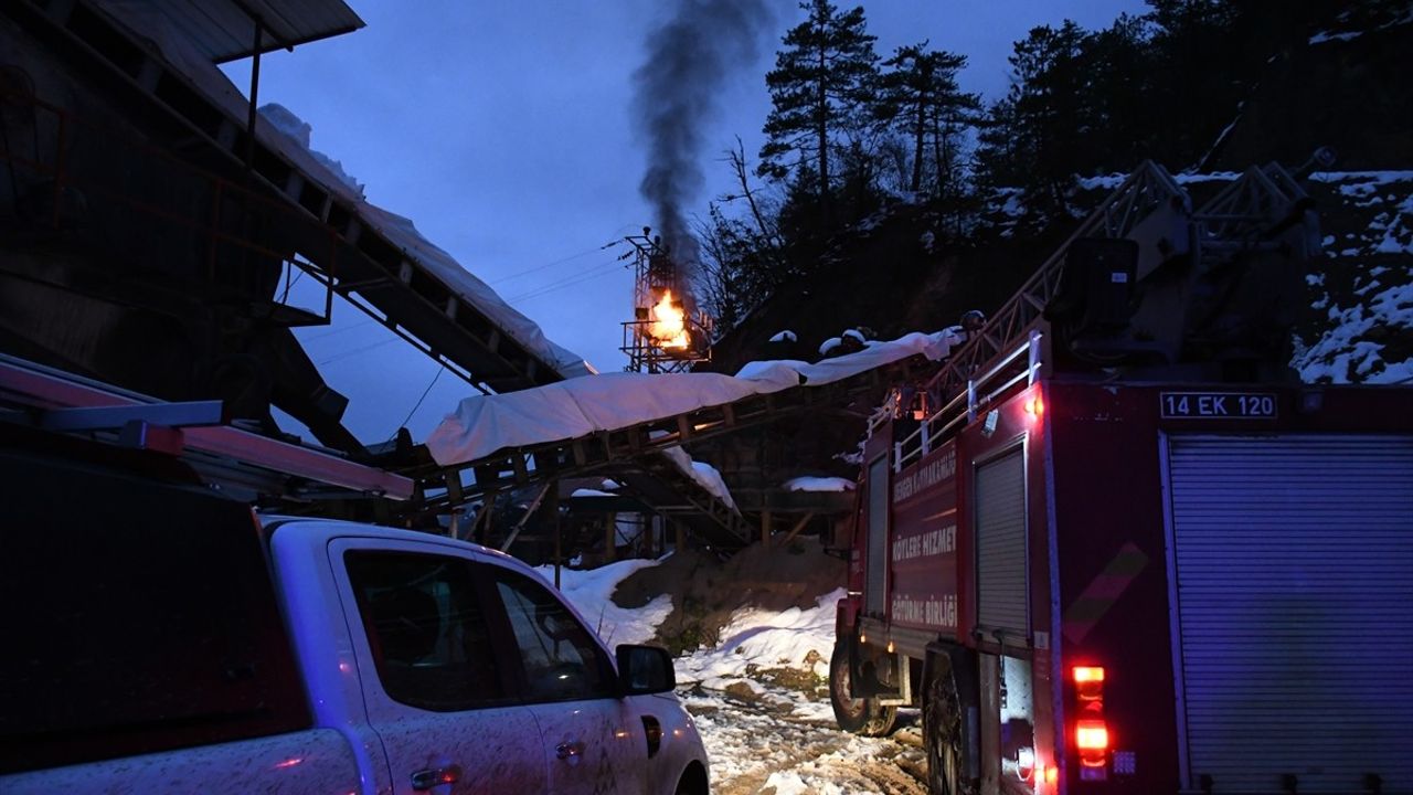 Bolu'da Elektrik Trafosunda Yangın Çıktı, Ekipler Hızla Müdahale Etti