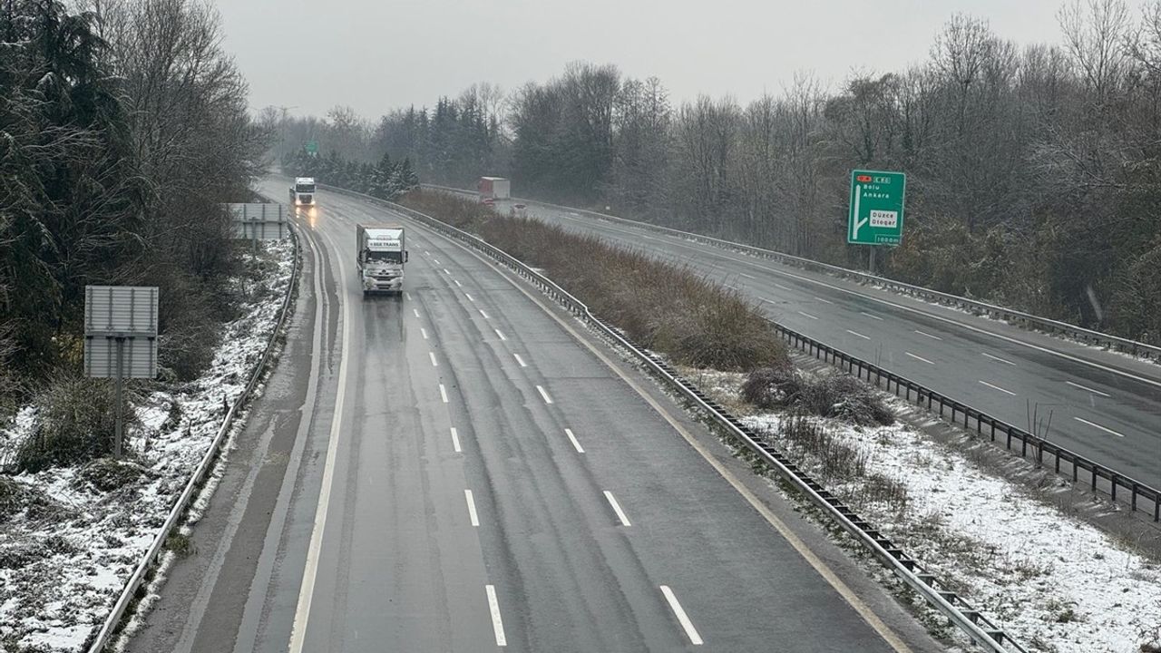 Bolu ve Düzce'de Kar Yağışı Etkili Oluyor: 1 Metreye Yaklaştı