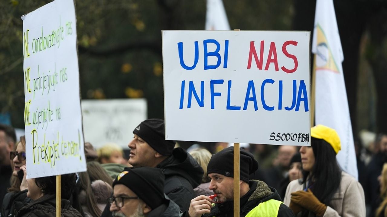 Bosna Hersek'te Sendikalardan Maaş Zammı Protestosu