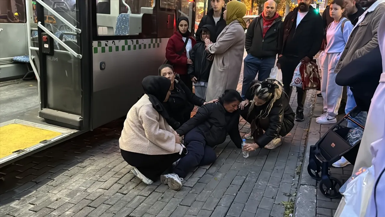 Bursa'da Halk Otobüsünde Bıçaklı Saldırı: Kadın Hastaneye Kaldırıldı