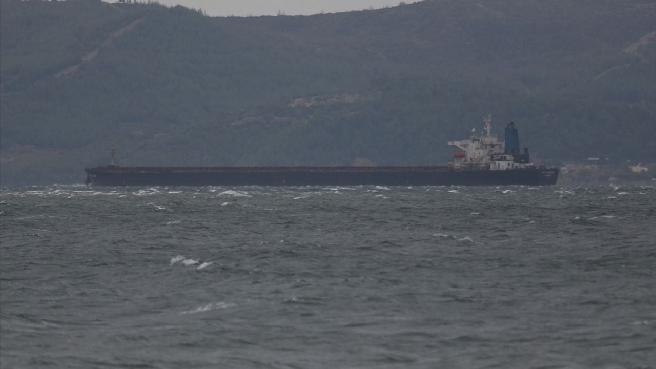 Çanakkale Boğazı, Bir Gemi Arızası Nedeniyle Çift Yönlü Geçişlere Kapandı