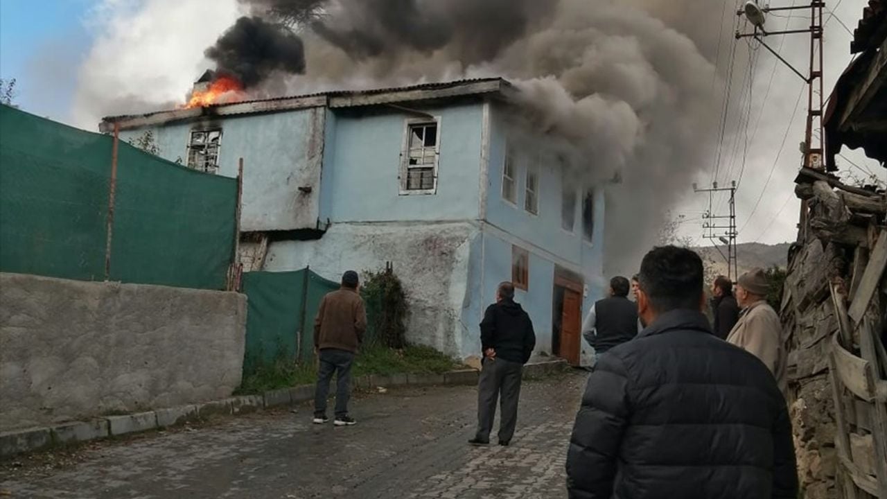 Çankırı'da Yangın Felaketi: Bir Ev Kullanılamaz Hale Geldi