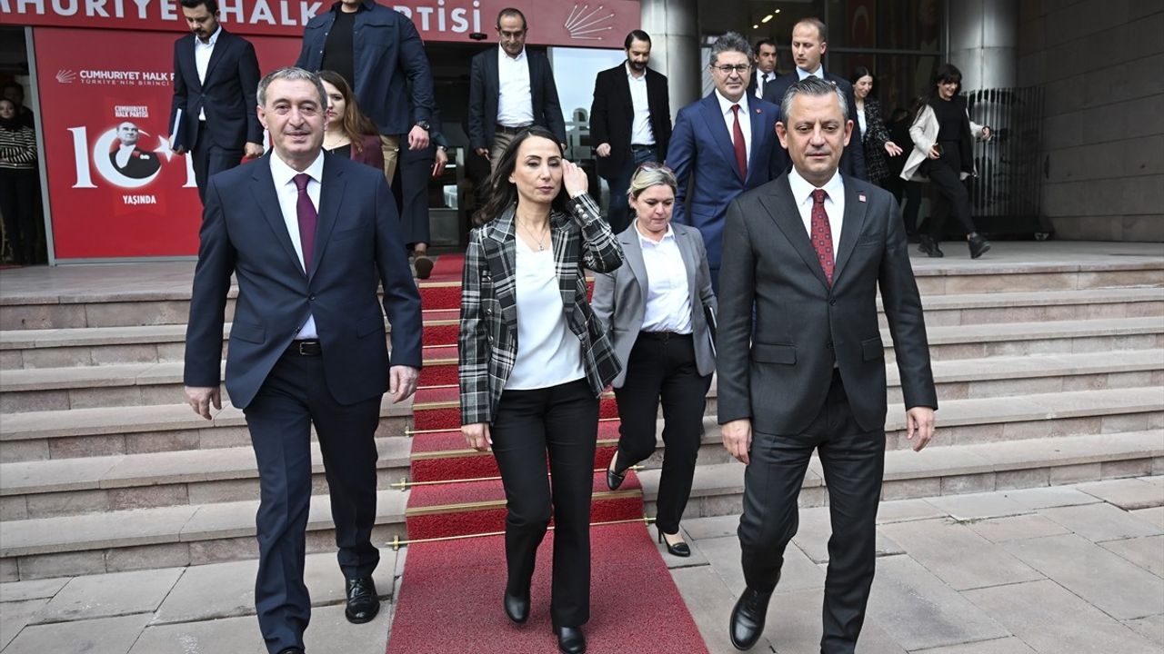 CHP Genel Başkanı Özgür Özel, DEM Parti İle Görüşerek Toplumsal Barış Çağrısında Bulundu