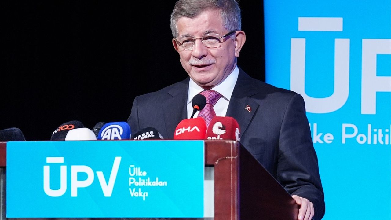 CHP Genel Başkanı Özgür Özel, Demokrasi Yoluna Dönüş Forumunda Kayyumlara Karşı Çıkacaklarını Açıkladı