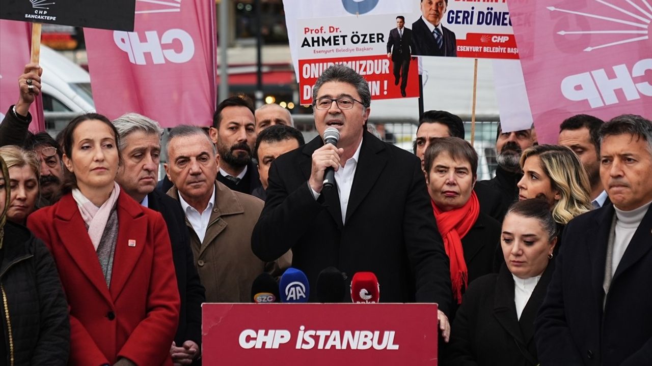 CHP'liler Esenyurt'ta Protesto Gösterisi Düzenliyor