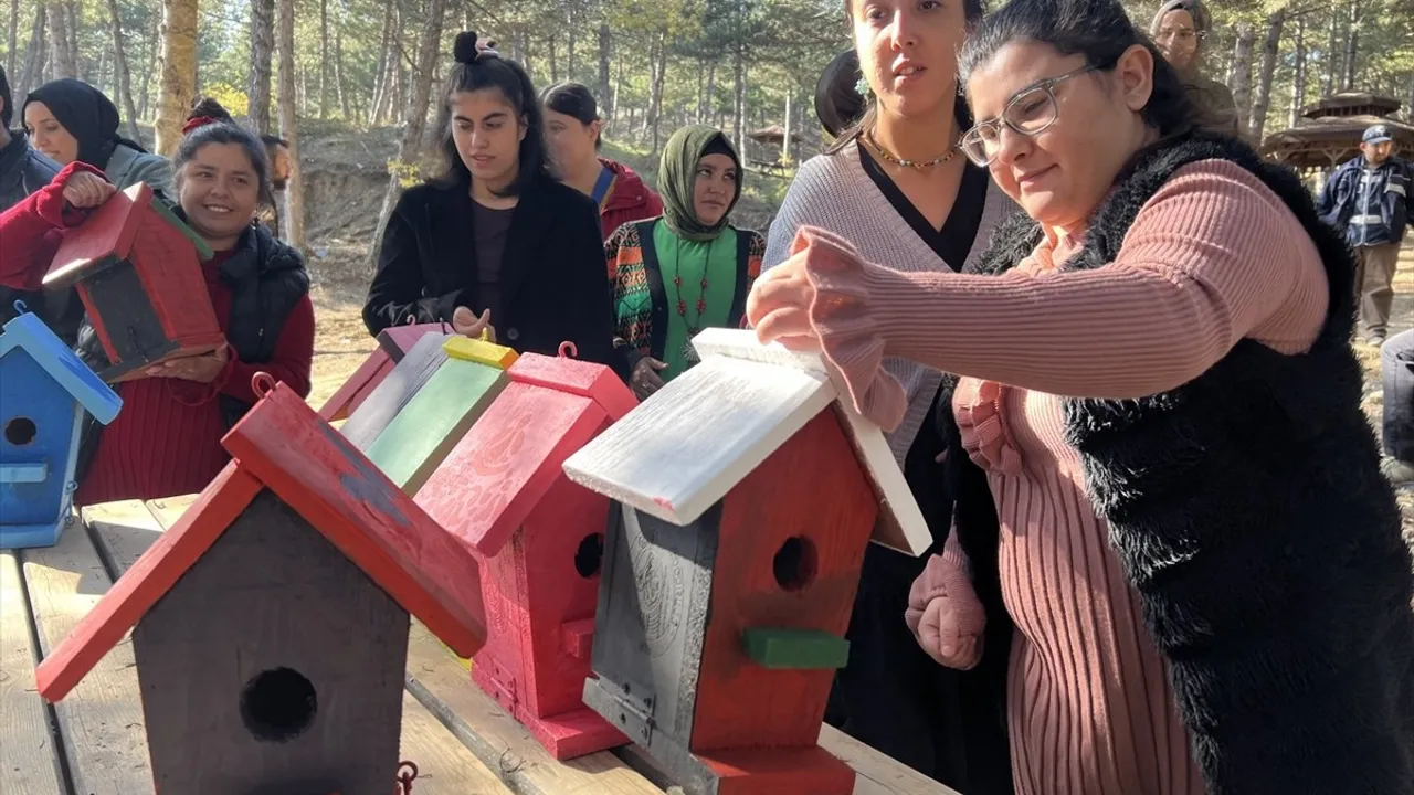 Çorum'da Engelli Öğrencilerin Farklılığı: Boyanmış Kuş Evleri Doğa ile Buluştu