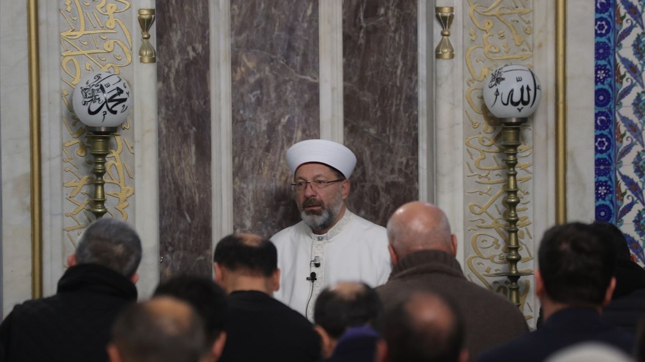 Diyanet İşleri Başkanı Ali Erbaş, Bakü Şehitlik Camisi'ni Ziyaret Etti