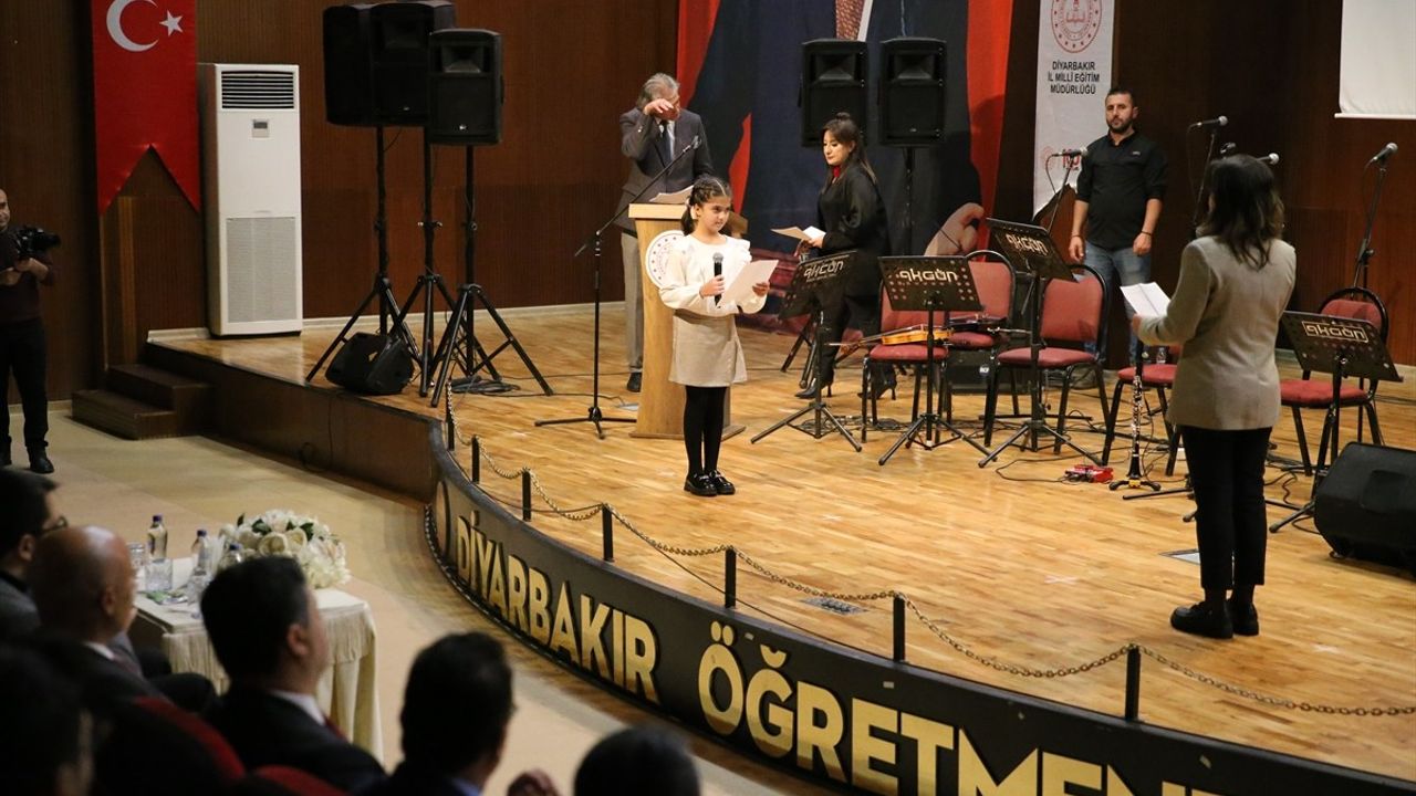 Diyarbakır Valisi Zorluoğlu, Öğretmenler Günü'nde Kişisel Başarı Hikayesini Paylaştı