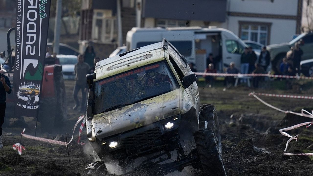 Düzce'de Off-Road Tutkunları Gümüşova Şenliklerinde Buluştu