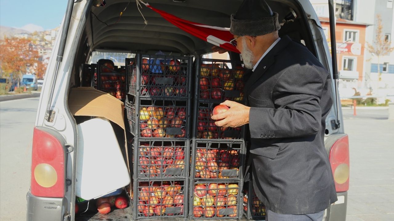 Elmacı Dede, 1 Ton Elmayı Askerlere Ulaştırdı