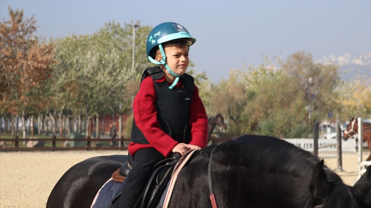 Emekli Atlar, Yeni Nesil Binicilere İlham Oluyor