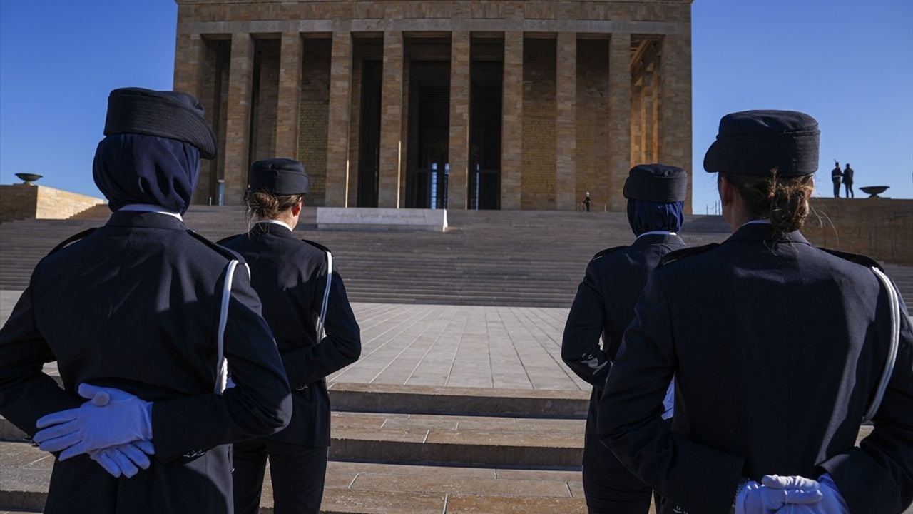 Emniyet Genel Müdürü Demirtaş, Anıtkabir'i Ziyaret Etti