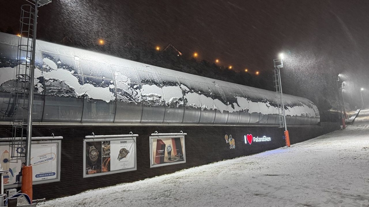 Erzurum ve Tunceli'de Kar Yağışı Hayatı Olumsuz Etkiledi