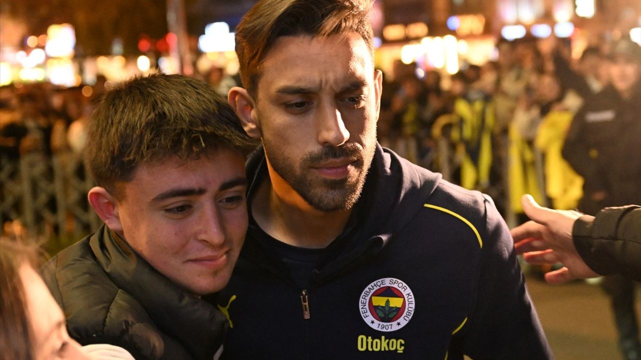 Fenerbahçe, Kayseri'ye Ulaştı: Taraftarları Coşkuyla Karşıladı