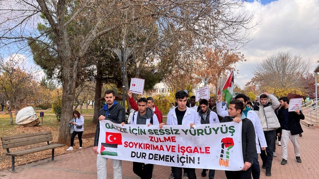 Gaziantep Üniversitesi'nde Filistin İçin Sessiz Yürüyüş