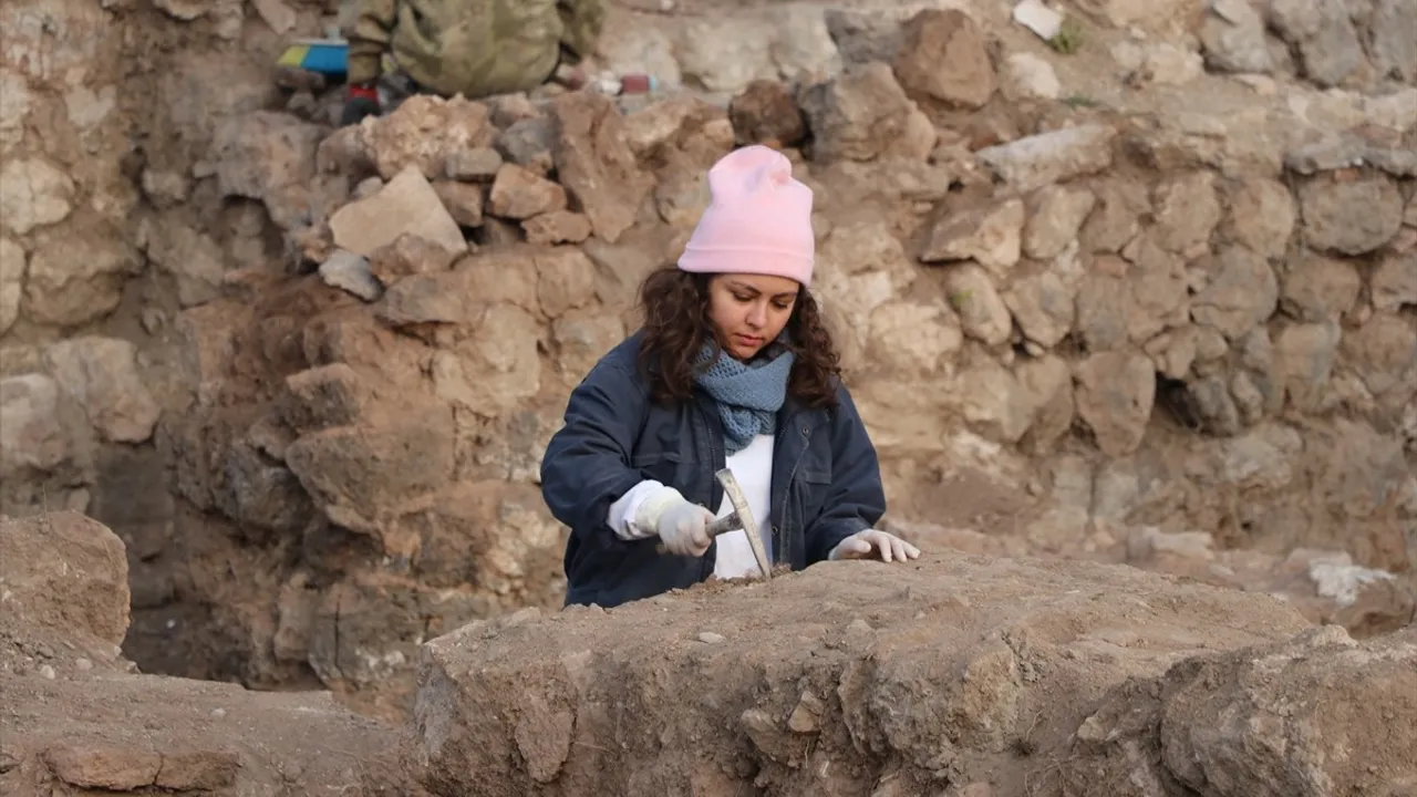 Hadrianopolis'te 1600 Yıllık Hazreti Süleyman Betimli Kolye Ucu Bulundu