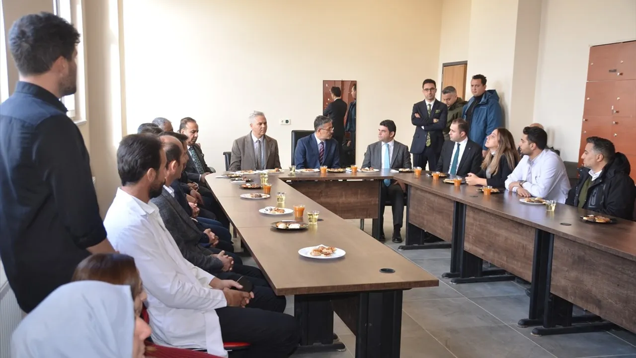 Hakkari'de Yeni Eğitim Yılı: Yenilenen Atatürk Anadolu Lisesi Açıldı