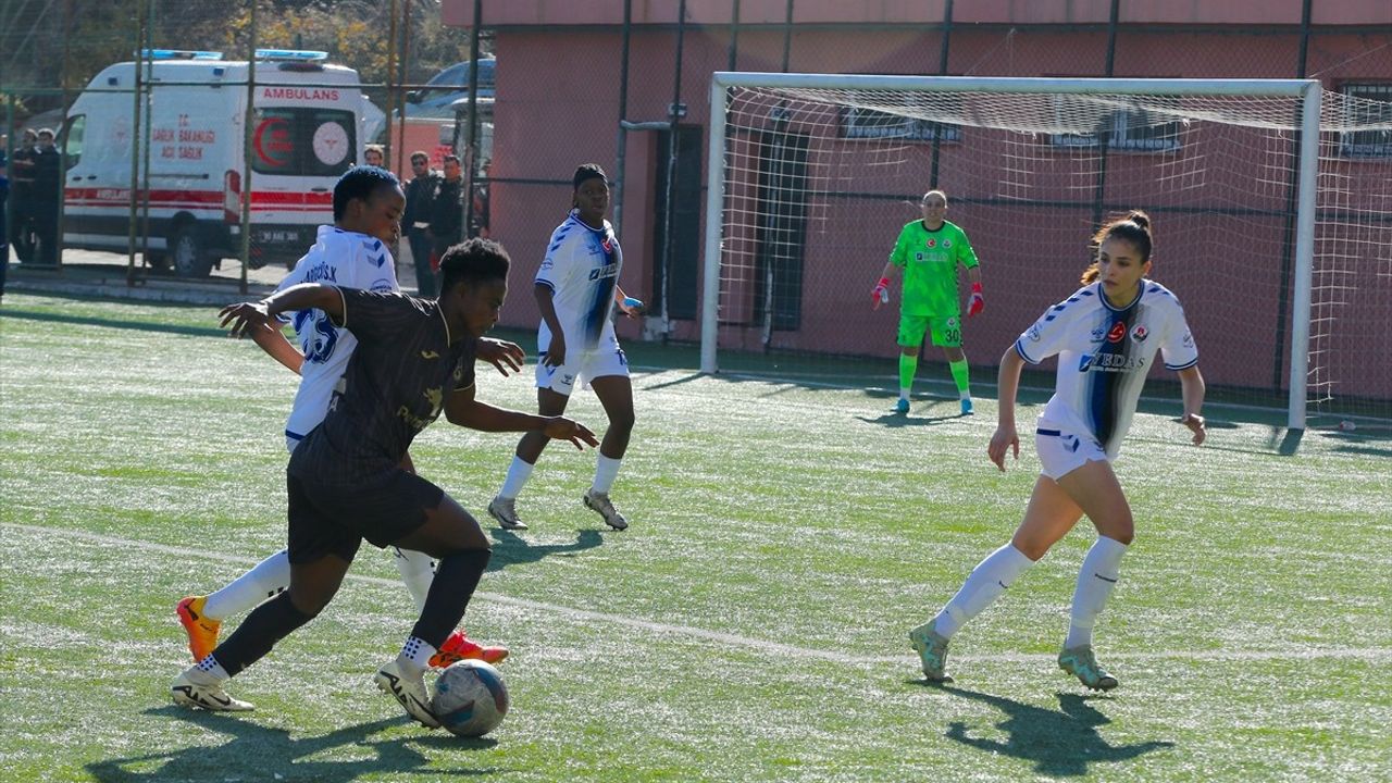 Hakkarigücü, Trabzonspor'u 3-0 Mağlup Etti