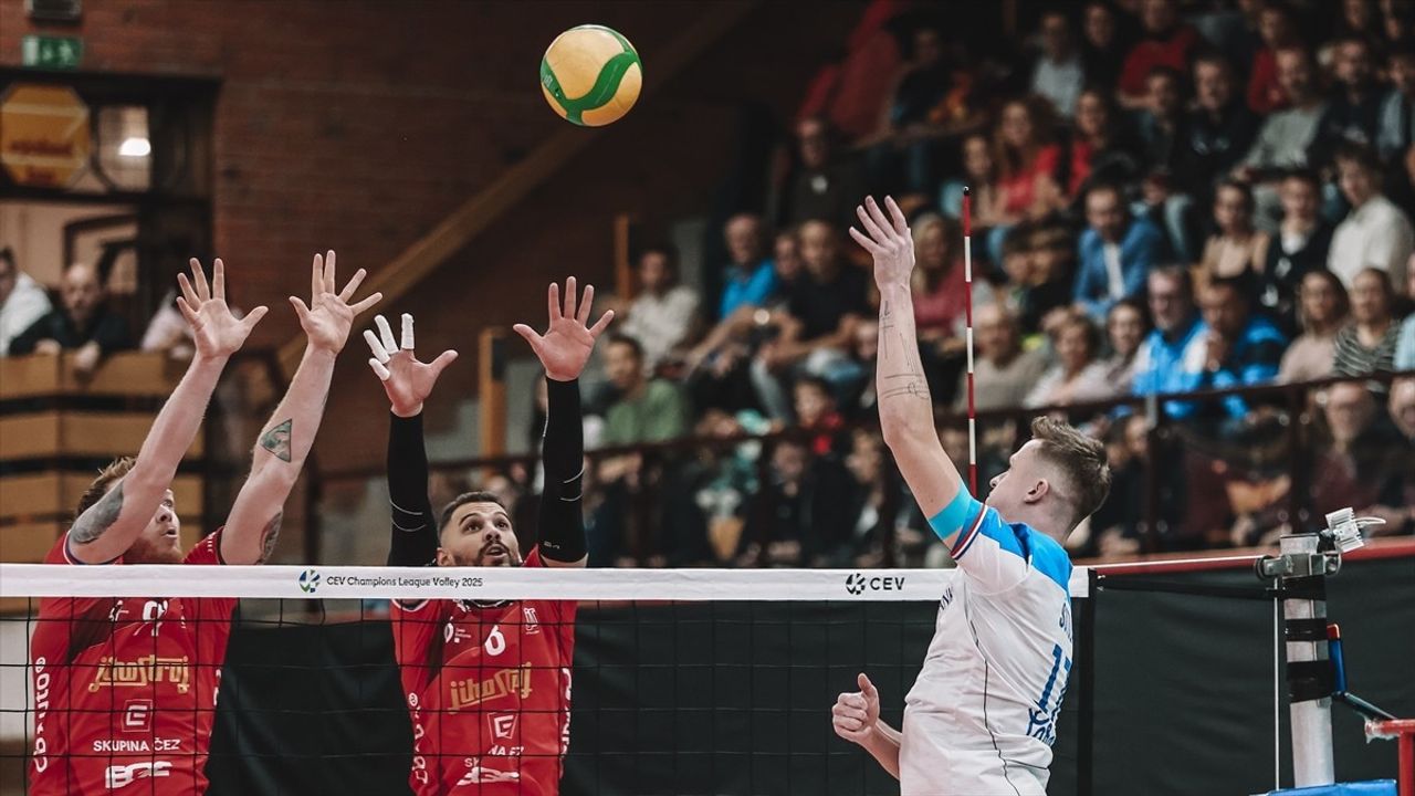 Halkbank, CEV Şampiyonlar Ligi'nde Jihostroj'u 3-1 Mağlup Etti