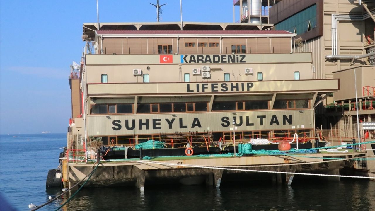 Hatay'daki Barınma Gemisi Yalova'da Bakıma Alındı