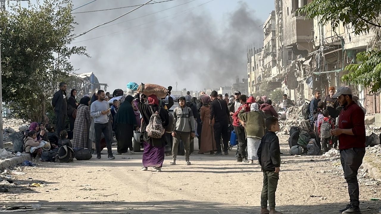 İsrail, Beyt Hanun'da Yüzlerce Filistinliyi Silah Zoruyla Göçe Zorluyor