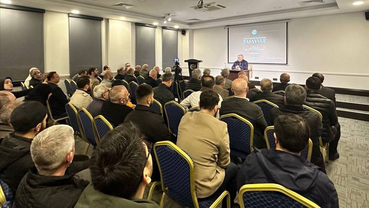 İstanbul'da 'Kur'an ve Sünnet Zaviyesinden Tasavvuf' Konferansı Gerçekleşti