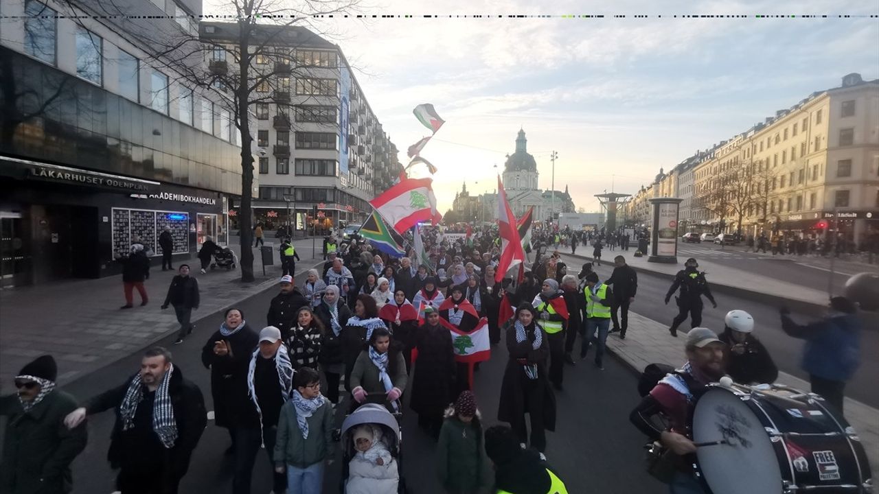 İsveç'te İsrail'in Saldırılarına Protesto