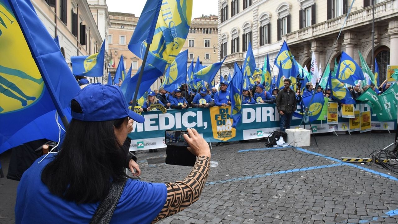 İtalya'da Sağlık Çalışanları 24 Saatlik Grev İle Hükümete Tepki Gösterdi