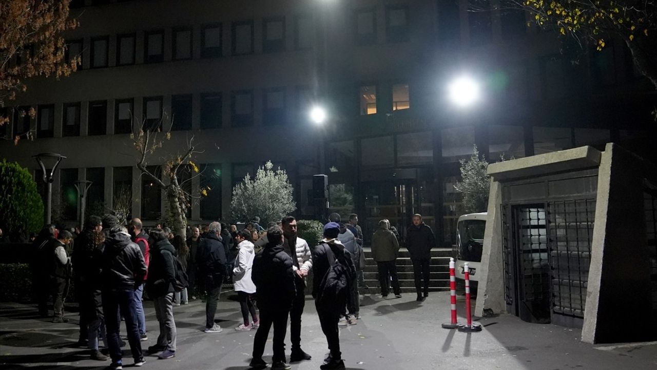 Kadıköy Belediyesi'nde Grev Kararı Sadece 1 Dakika Sürdü