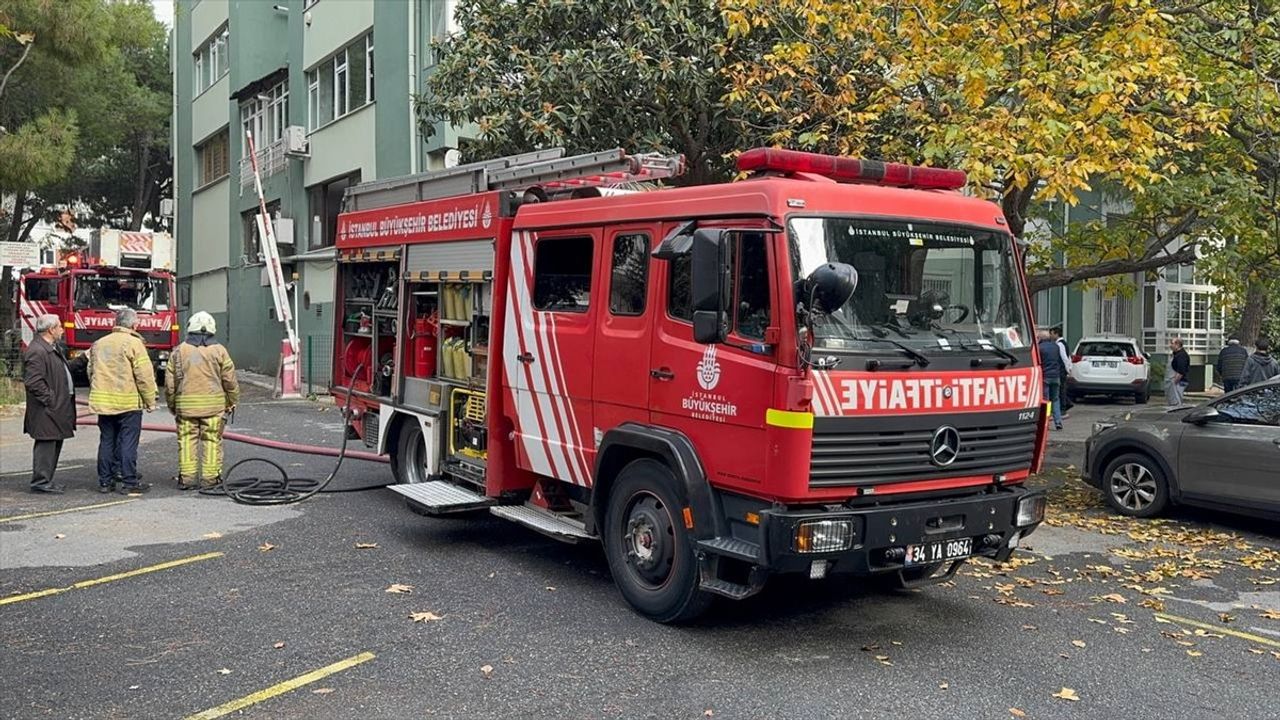 Kadıköy'deki Restoranın Bacasında Yangın Çıktı