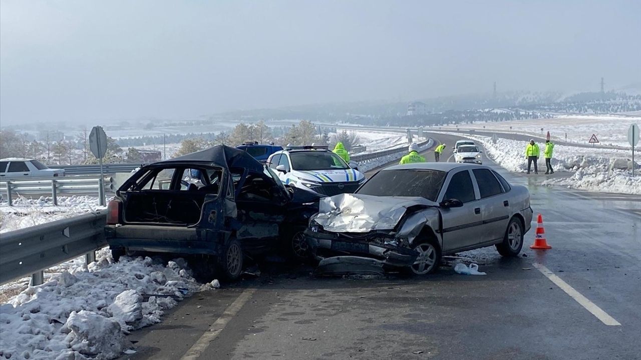 Kahramanmaraş'ta Feci Kaza: 1 Ölü, 4 Yaralı