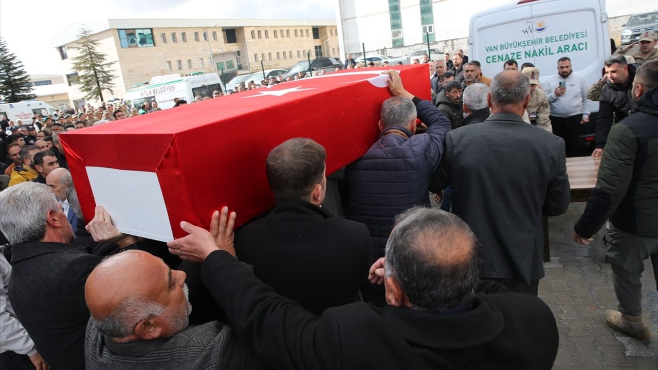 Kalp Krizi Nedeniyle Hayatını Kaybeden İki Güvenlik Korucusu Bitlis'te Uğurlandı