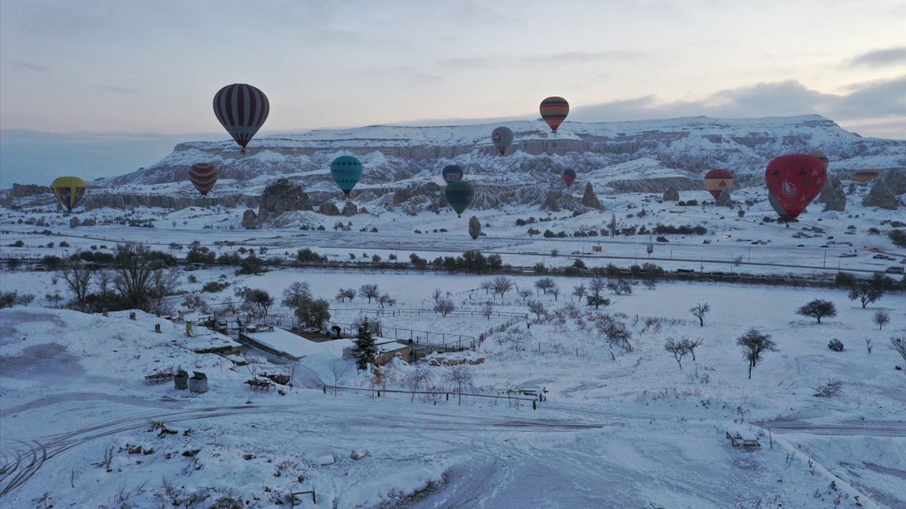 Kapadokya'da Balon Turları 6 Gün Aradan Sonra Yeniden Başladı