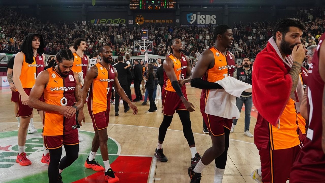 Karşıyaka'nın Galatasaray'ı Yendiği Basketbol Maçında Fark 13 Sayıya Çıktı