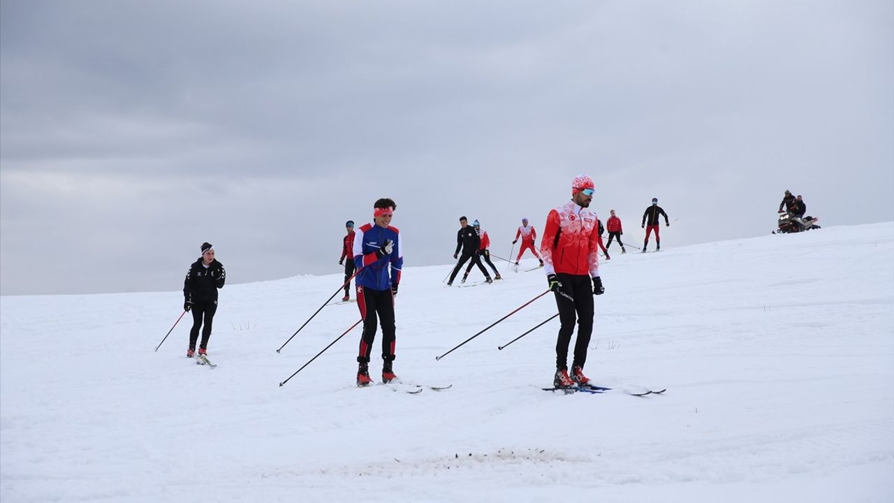 Kayaklı Koşu Milli Takımı, Rize'nin 1800 Rakımlı Yaylasında Antrenman Yapıyor